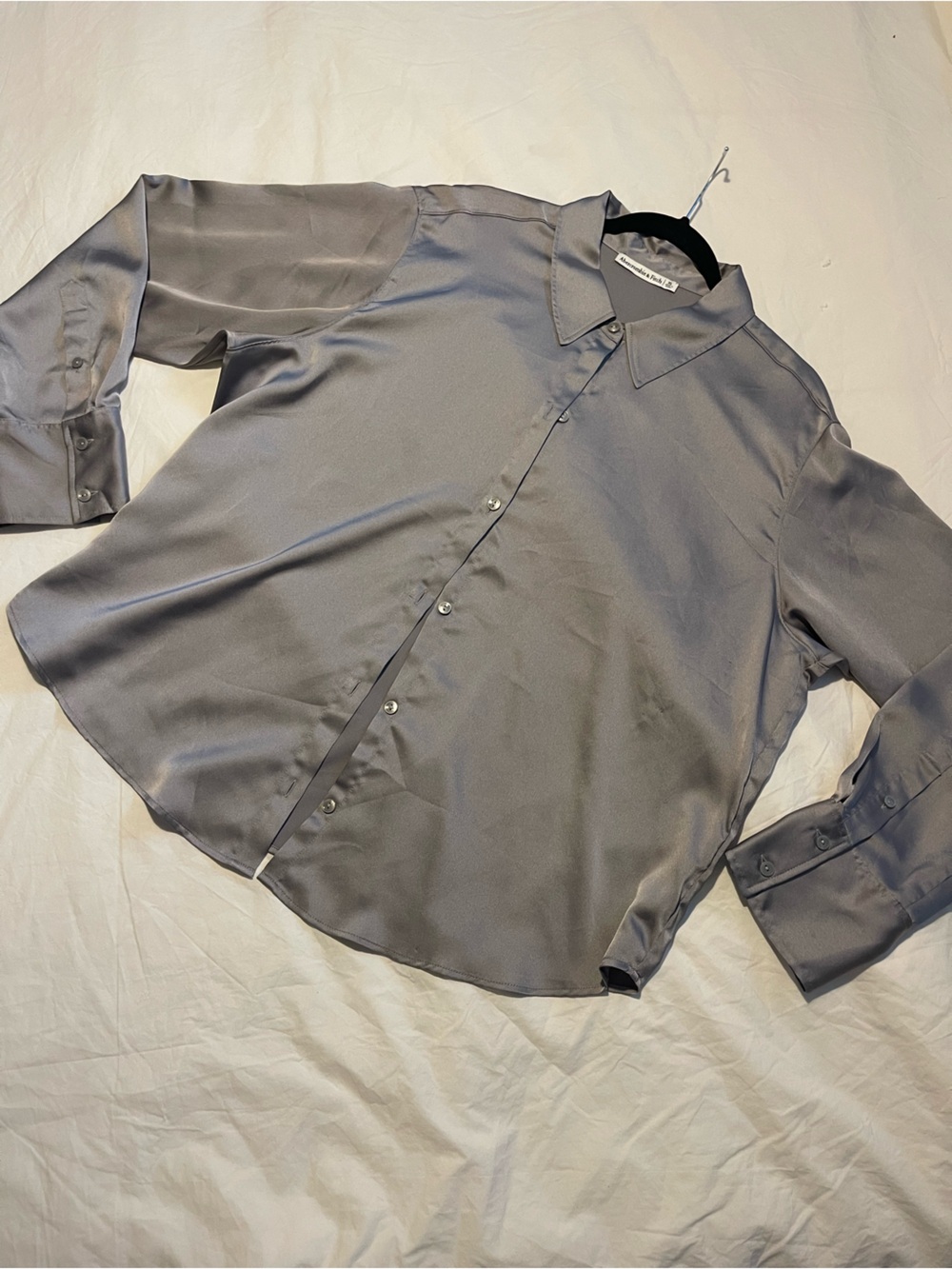 Abercrombie & Fitch Women’s Gray Satin Button-Up Blouse Size XL